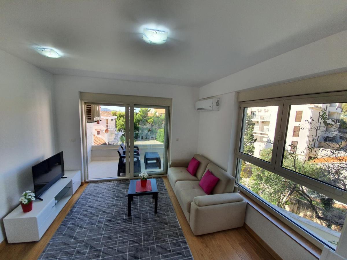 As Apartments Rafailovici Exterior photo
